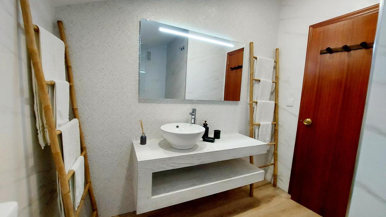 Sunny Duplex In Front Of Campello Beach Ел Кампело Екстериор снимка